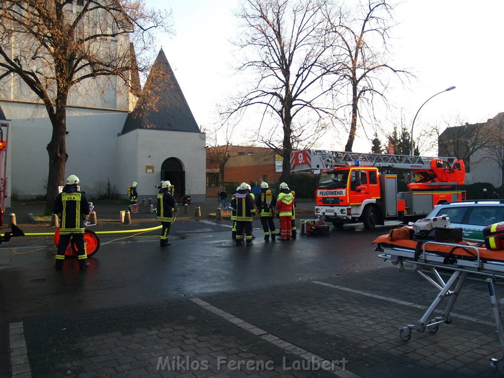 Brand in Kirche Koeln Muelheim Tiefenthalstr   P08.JPG
